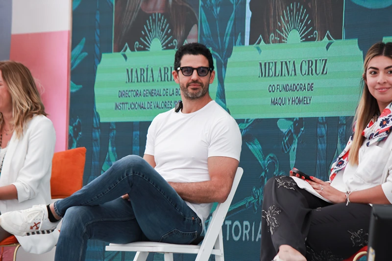 Oso Trava speaker participando en el Victoria Fest