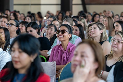 Varias emprendedoras en conferencias del VictoriaFest