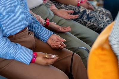 Dinámica de meditación durante el evento VictoriaFest