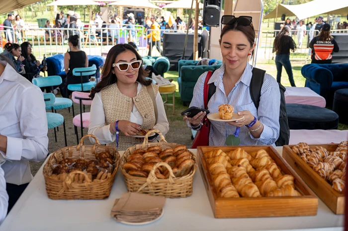 Zona Food Trucks en Victoria Fest